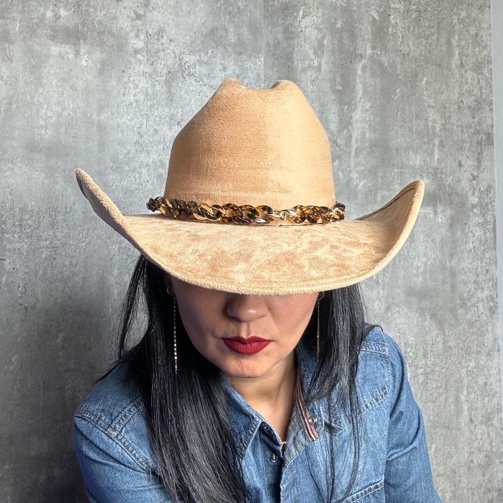 Cowboy cowgirl caramel suede hat carey chain